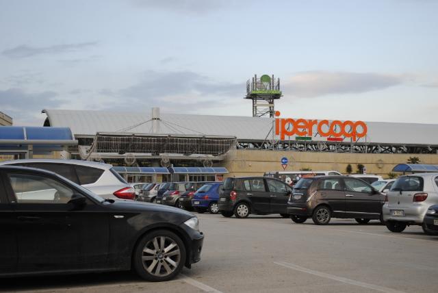 carabinieri bersaglio dei ladri all'Ipercoop