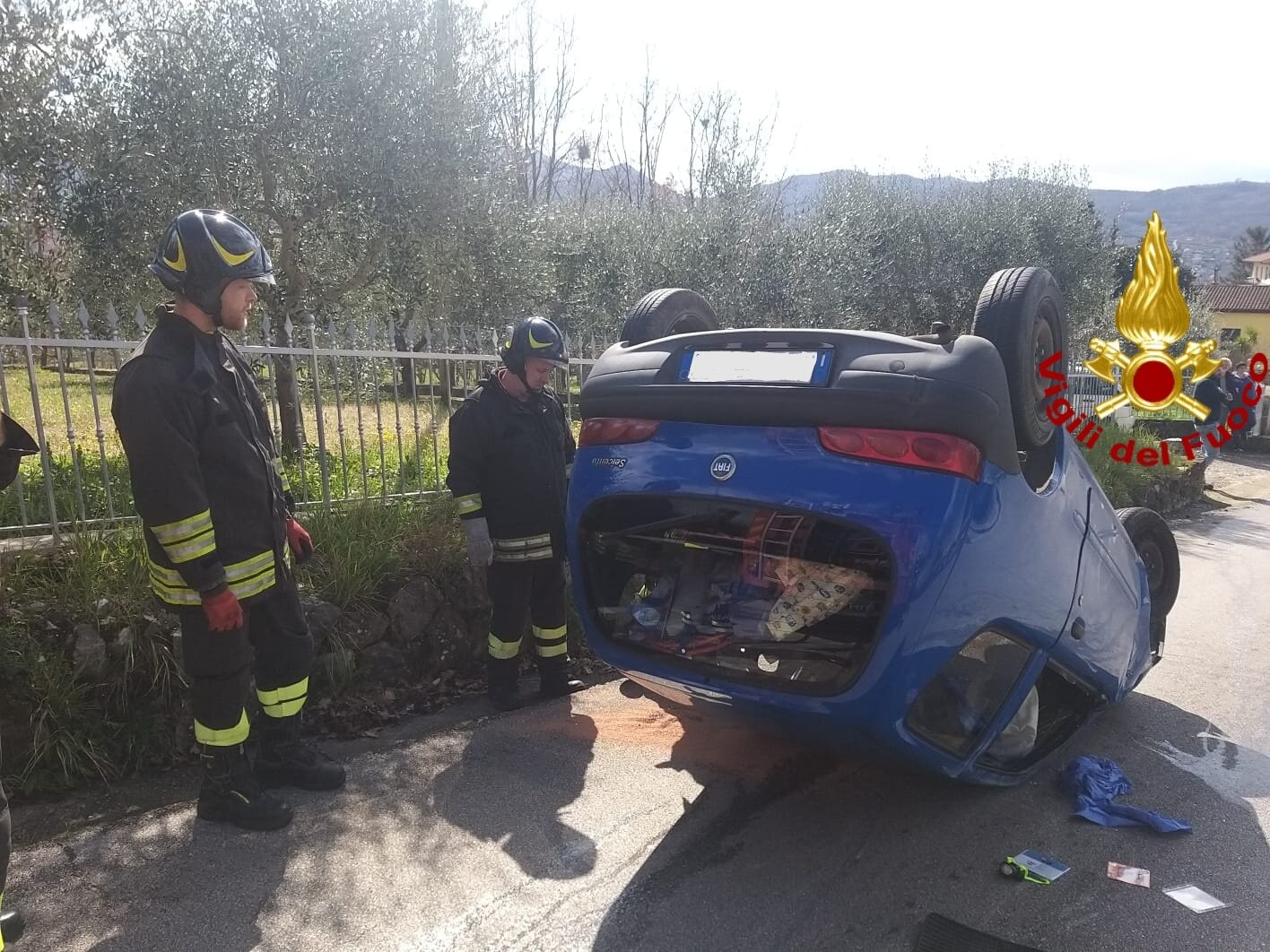 Irpinia, sbanda e si capovolge con la sua vettura: ricoverata in ospedale